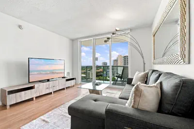 Photo 2 - Spacious & Modern apt for a family beach vacation