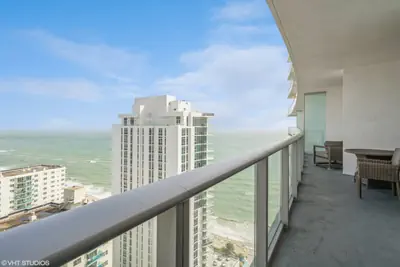 Photo 3 - Lyfe 2-bedroom apartment over the beach great view