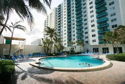 Photo 2 - Beautiful apartment by the beach | Sian Residences