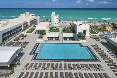 Photo 4 - Beach studio 2 min walk to beach with pool | Costa Hollywood