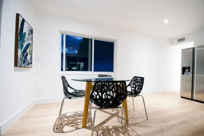 Photo 2 - Beautiful apart close to beach & shops w/parking