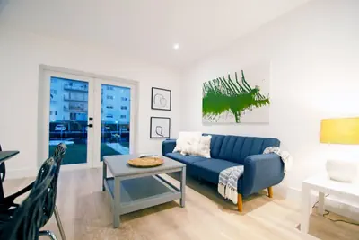 Photo 2 - Chic apartment beside canal and near the beach 3