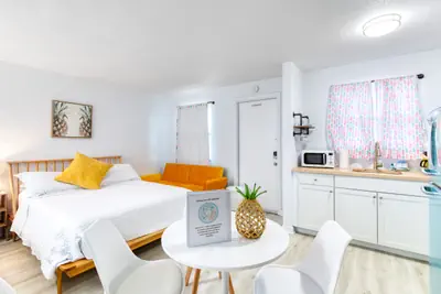 Photo 5 - Pineapple Shores Retro Inn 1