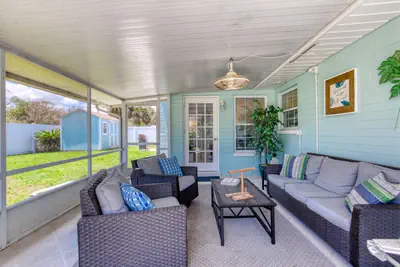 Photo 3 - Between the Waves Cottage by the Sea