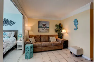 Photo 4 - Sunrise Seven Deluxe Oceanfront Condo