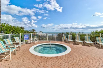 Photo 4 - Elegant Oceanfront Pool Hot Tub at Sanibel Condos