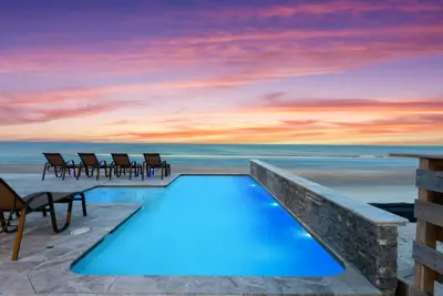 Photo 3 - Pool, 7 Bedrooms, Direct Oceanfront, 4 Kitchens
