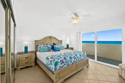 Photo 4 - Sandpoint Beachfront Ocean Condo with Heated Pool