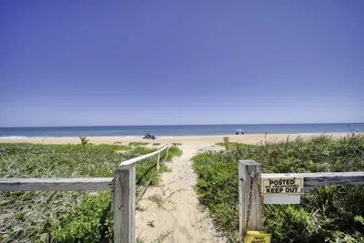 Photo 4 - Ocean Breeze Beach Bungalow
