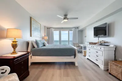 Photo 5 - Salty Oceanfront Luxury Condo | Pools & Hot Tubs
