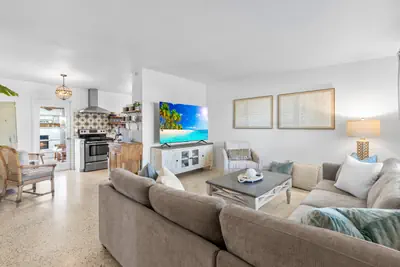 Photo 5 - Walk to Beach | Pet Friendly, Plunge Pool, Sleeps9