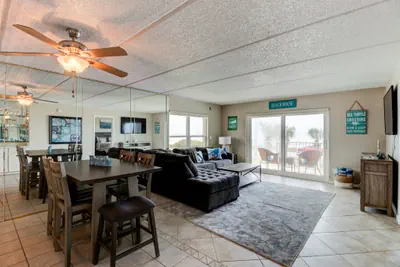 Photo 2 - Oceanfront Sunrise 2 Bed 2 Bath Condo with Pool