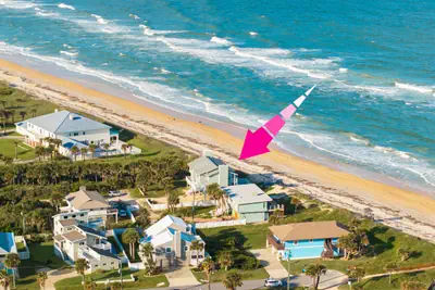 Photo 4 - ❤️ The Funky Pelican Direct Oceanfront Retreat Pet Friendly