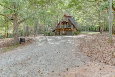 Photo 3 - Peaceful Paradise Cabin Farmhouse with Huge Hot Tub