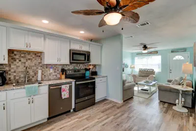 Photo 4 - Tropical Retreat, Updated Private Home with Wifi