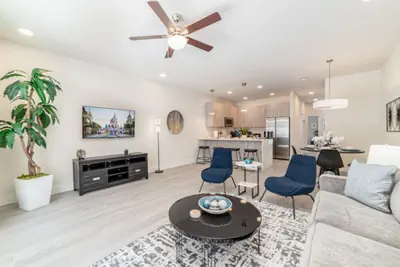 Photo 3 - Vista Park Retreat: 3BR/3BA - Private Pool & Every Room a Suite