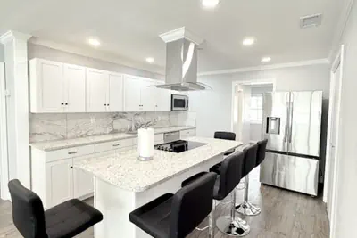 Photo 5 - New 5BR Beach Villa | Steps to Gulf | 12 Guests