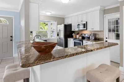 Photo 5 - Private Pool Villa | 3BR | Sleeps 7 | Central CW