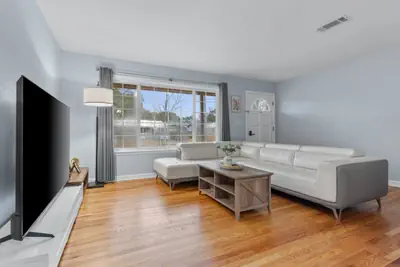 Photo 4 - 4BR Retreat | 3 beds | Backyard | Sleeps 10