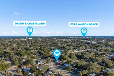 Photo 5 - 4BR Retreat | 3 beds | Backyard | Sleeps 10