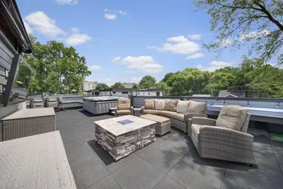Photo 4 - Rooftop Hot Tub + Golf Simulator Near Uptown