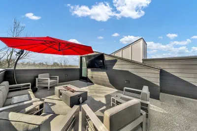 Photo 2 - Luxurious Charlotte Retreat: Rooftop Views & Pool & Outdoor Kitchen