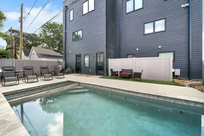 Photo 2 - Charlotte Retreat: Rooftop Views & Pool/Outdoor Kitchen