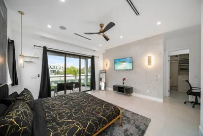 Photo 5 - Las Olas Elements Luxury w Pool & Spa Near Beach!