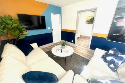 Photo 4 - Bahama Mama 2/1 in Las Olas & Holiday Park with Hot Tub!