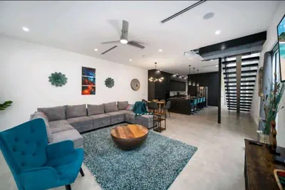 Photo 5 - Luxury 3/4 Home in Las Olas with Pool and Hot Tub Near the Beach