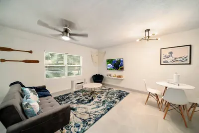 Photo 5 - Newly Renovated Coastal 1-Bedroom Near the Beach in Las Olas