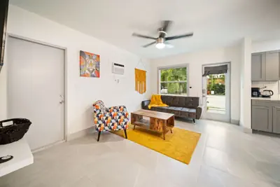 Photo 2 - Modern Apartment Near Las Olas Beach