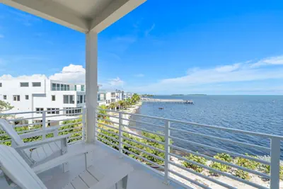 Photo 5 - Key Largo Oasis Oceanfront with Pool & Hot Tub