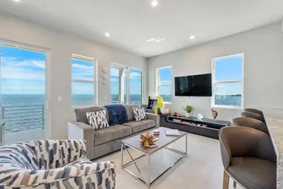 Photo 2 - Key Largo Oasis Oceanfront with Pool & Hot Tub