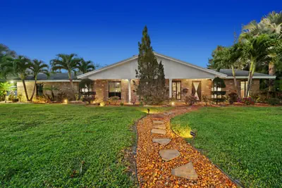 Photo 5 - Upgraded Lux Retreat CoconutCreek w/HotTub&Pool