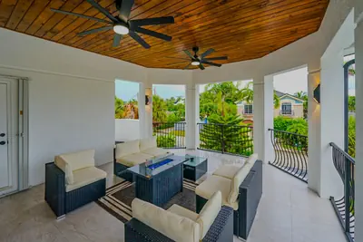 Photo 3 - Ft Lauderdale Beach Private Master Zeus Room!