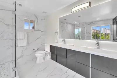 Photo 4 - Ft Lauderdale Beach Private Master Zeus Room!