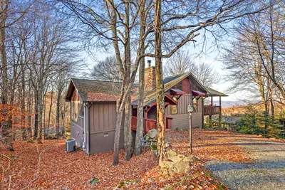 Photo 3 - Views, Hot Tub, Pet Friendly, Firepit, Decks