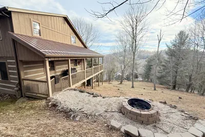 Photo 3 - Secluded Boone Cabin w/ Hot Tub + Views