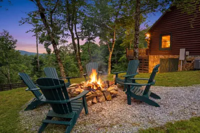 Photo 2 - Hot Tub, Views, Firepit, Fireplace, Game Room