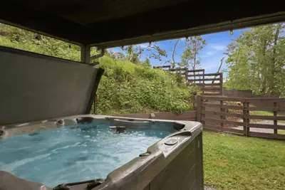 Photo 3 - Hot Tub, Views, Firepit, Fireplace, Game Room