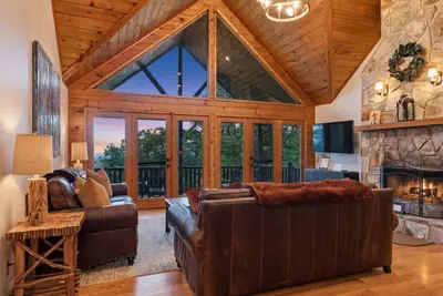Photo 4 - Hot Tub, Views, Firepit, Fireplace, Game Room