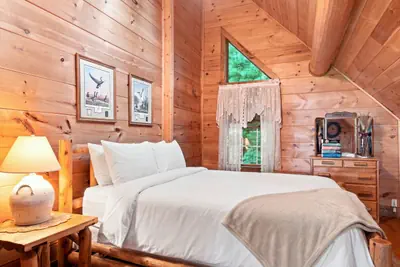 Photo 5 - Banner Elk Log Cabin | Hot Tub, Game Room, Views