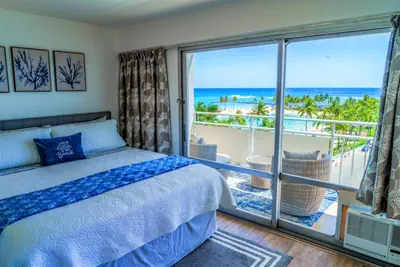 Photo 3 - 643 · Beachfront Condo Ilikai Collection # 11. Sleeps 6.