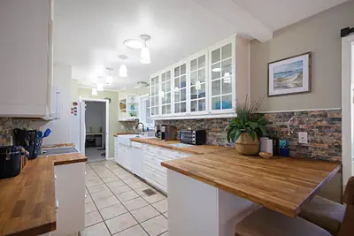 Photo 5 - Family Beach House: 3 BR - - Dogs Welcome Tranquil Turtle