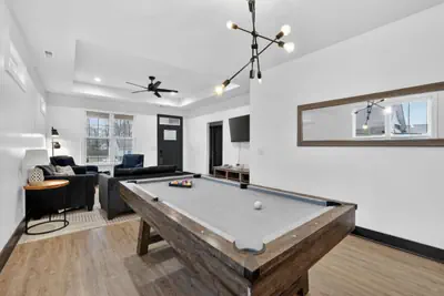 Photo 2 - 02) Downtown | 6 beds | Pool Table | Grill