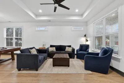 Photo 4 - 02) Downtown | 6 beds | Pool Table | Grill
