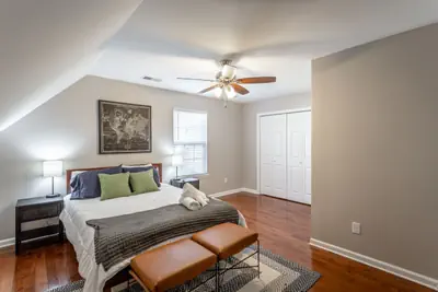 Photo 4 - Downtown Chatt | Sleeps 17 | Game Room +Huge Deck