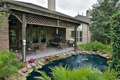 Photo 2 - 546) Massive 4 bedroom in great neighborhood!