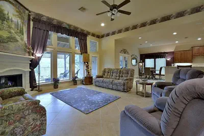 Photo 5 - 546) Massive 4 bedroom in great neighborhood!